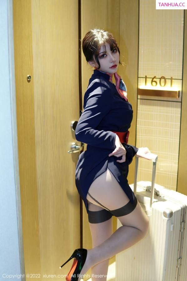   [XiuRen]高清写真图 2022.12.27 No.6048 桃桃子_ 空姐制服第11张图片